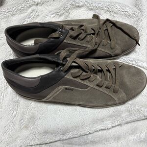 Brown Minimalist Low-Top Sneakers ( READ)